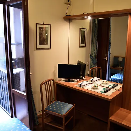 Domus Julia Trevi - Spagna Pensión 4*
