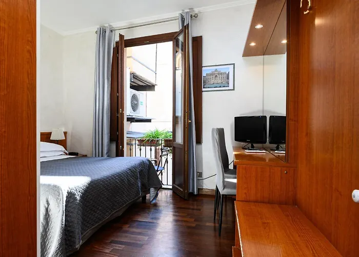 Domus Julia Trevi - Spagna