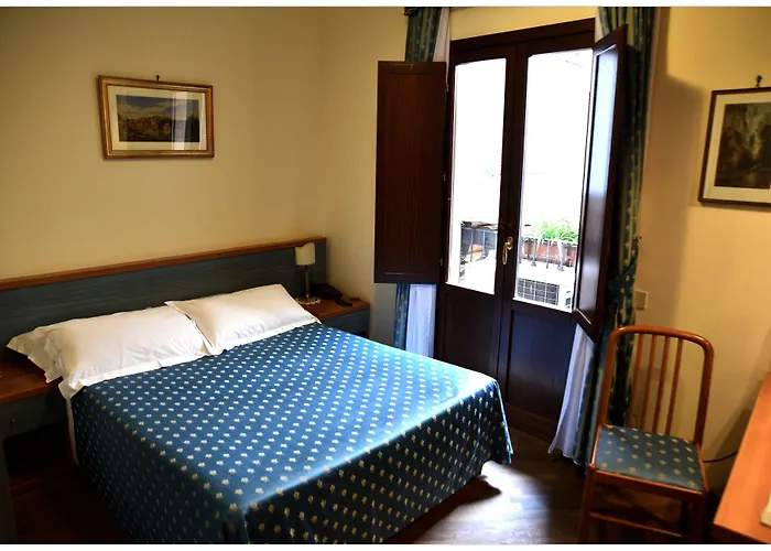 Domus Julia Trevi - Spagna 4* Róma